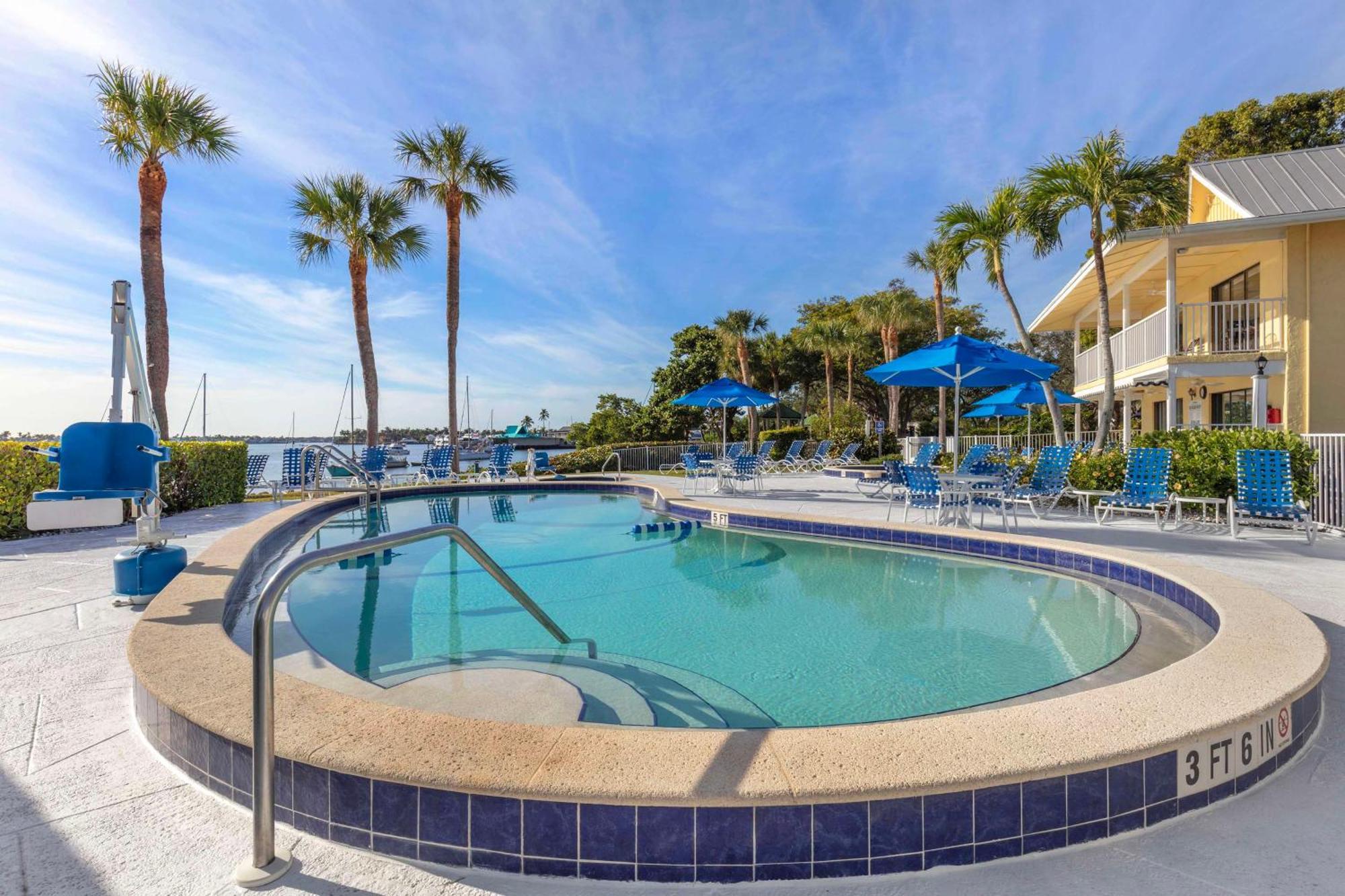 Charter Club Resort Of Naples Bay Extérieur photo